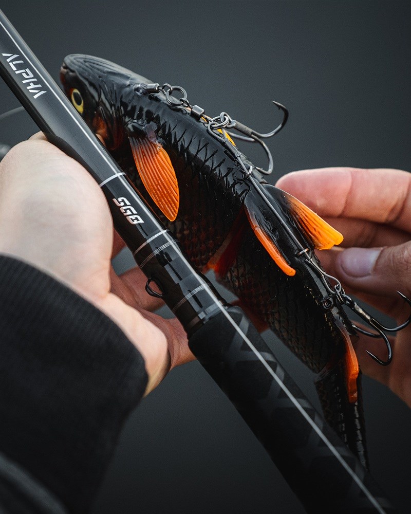 Savage Gear Gumová Nástraha 3D Line Thru Roach Sinking Black (1)